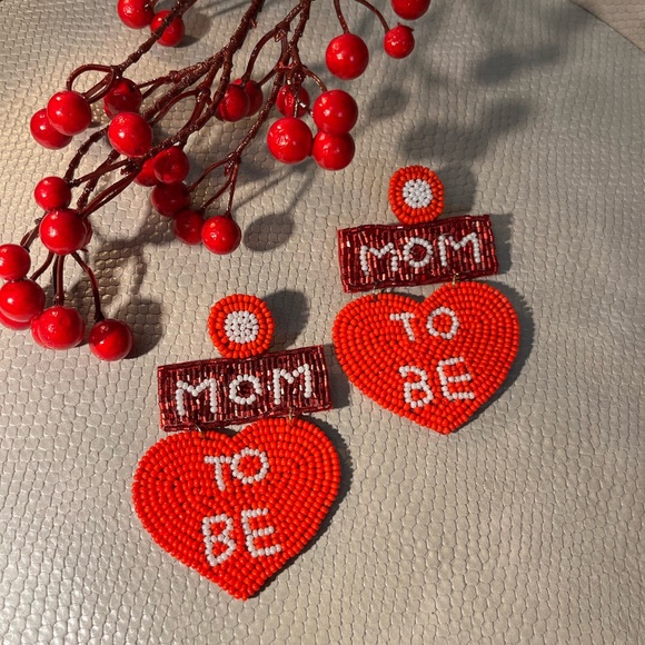 MOM TO BE handmade beaded earrings - Picture 3 of 3